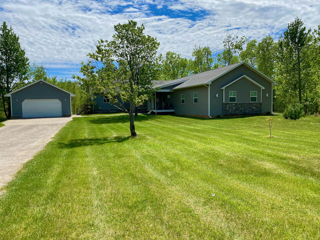 10498 Fallbrook Court - Photo 1