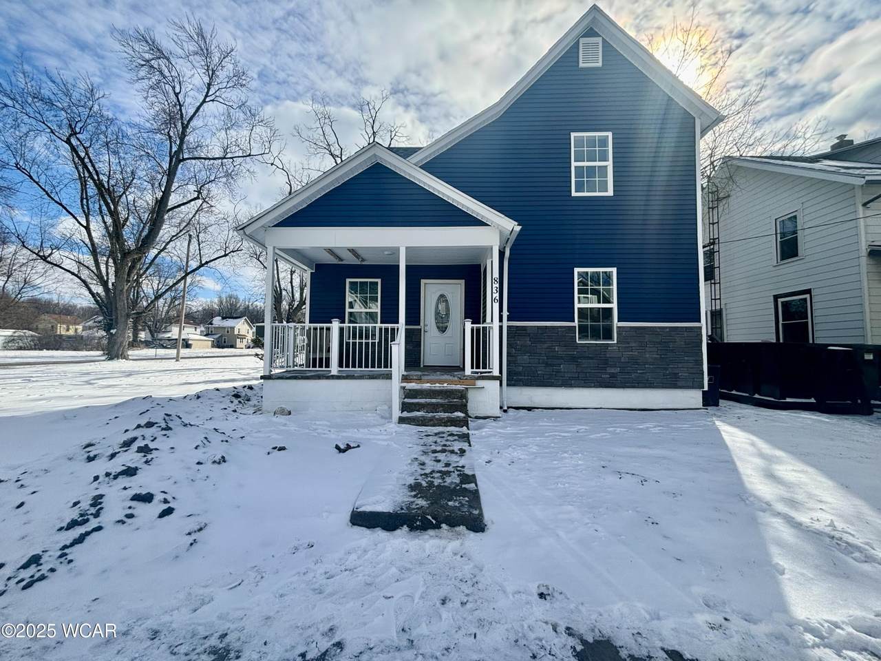 836 Vine Street - Photo 1