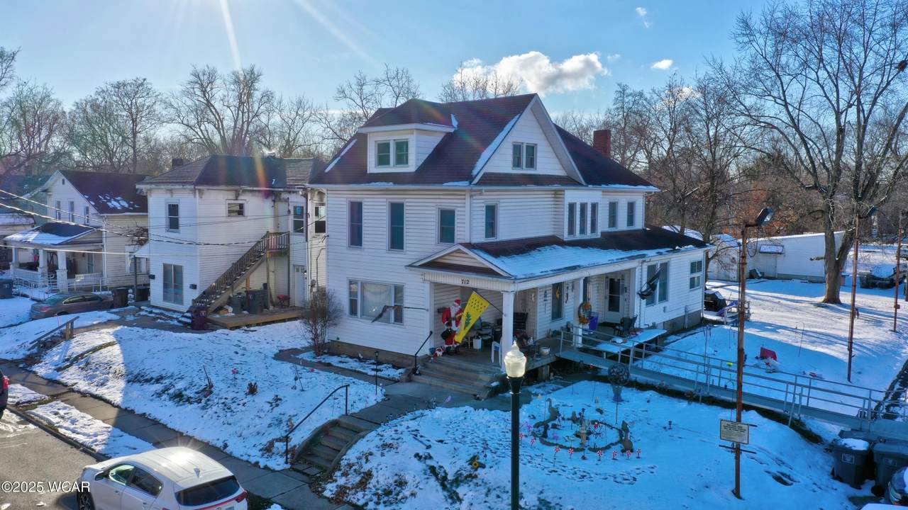 712 Elizabeth Street - Photo 1