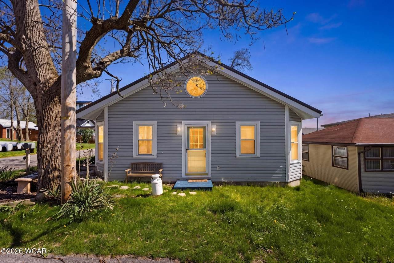 14221 Lakewood Avenue - Photo 1
