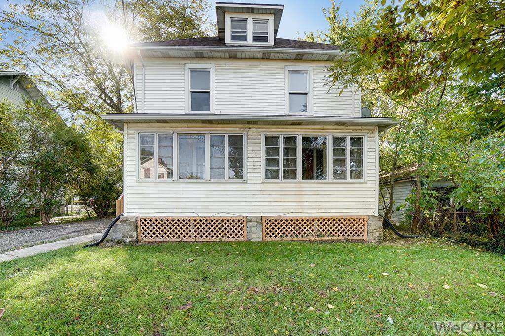 225 West Grand - Photo 1
