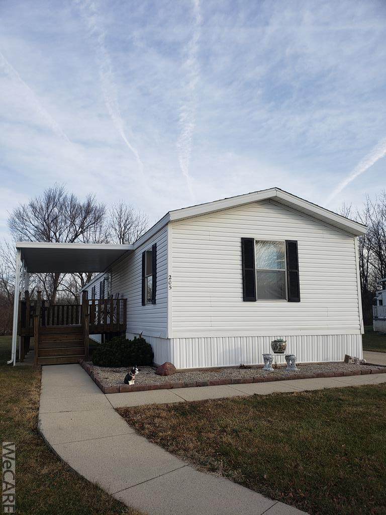 205 Pinewood Circle - Photo 1