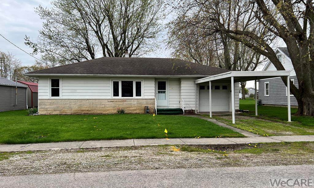 621 Maple - Photo 1