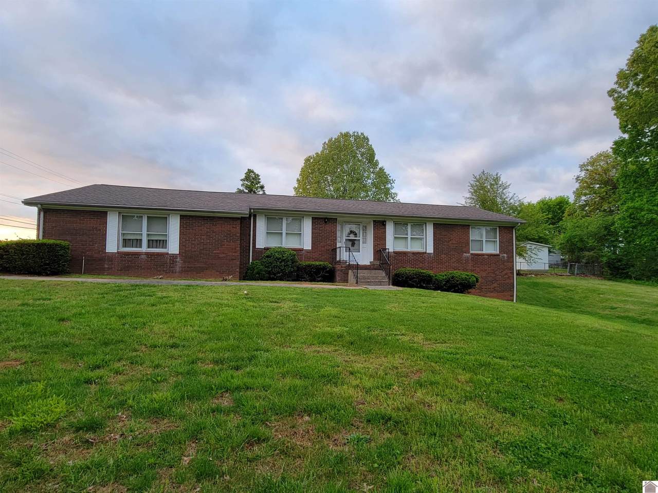 400 Cardinal Lane - Photo 1