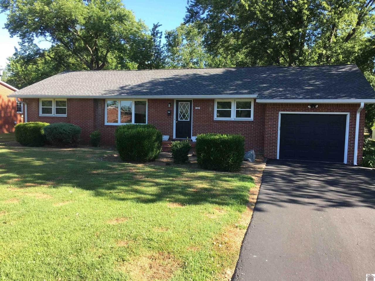 1002 Fairlane - Photo 1