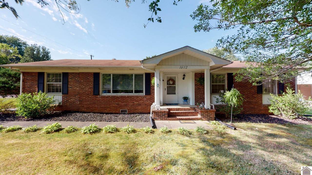 1612 Belmont - Photo 1
