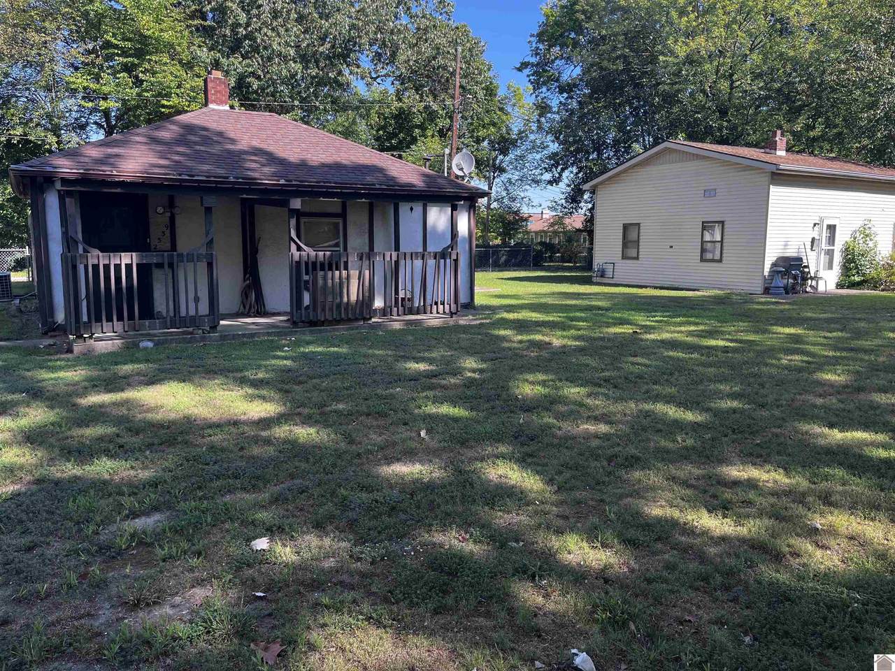 2539 Clark St - Photo 1