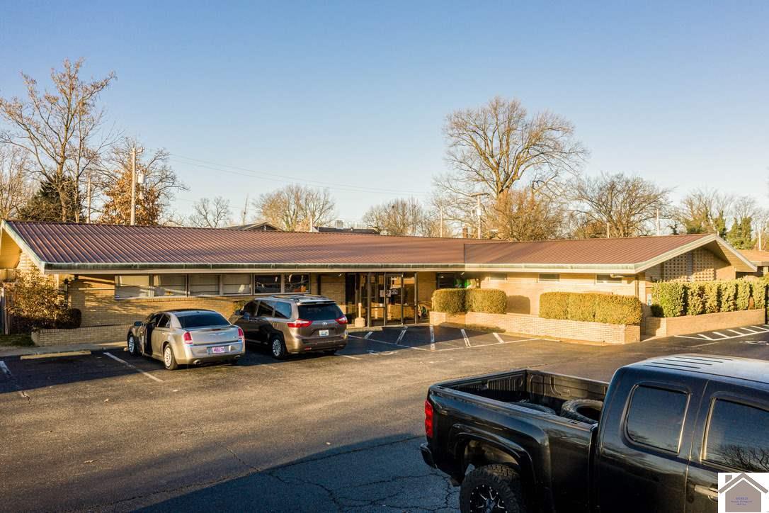 2535 Broadway - Photo 1