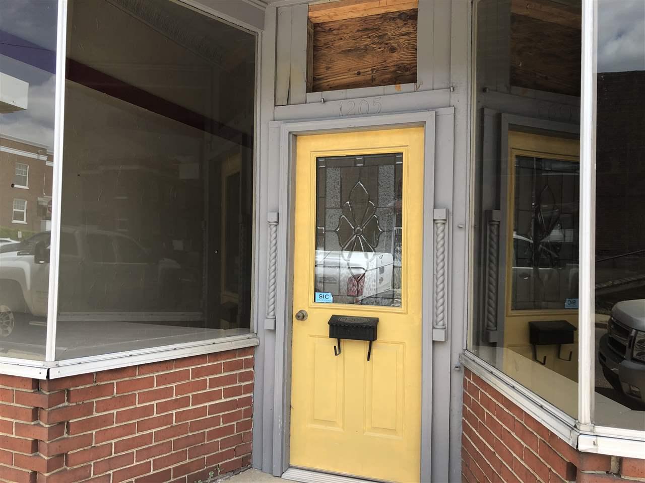 1205 Poplar - Photo 1