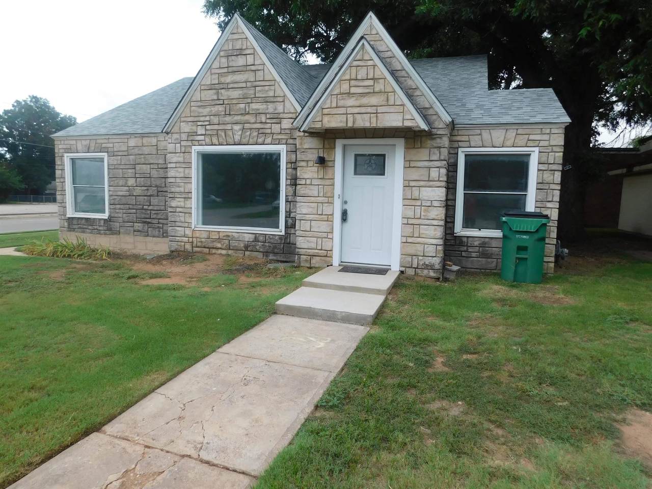 201 Avenue D - Photo 1