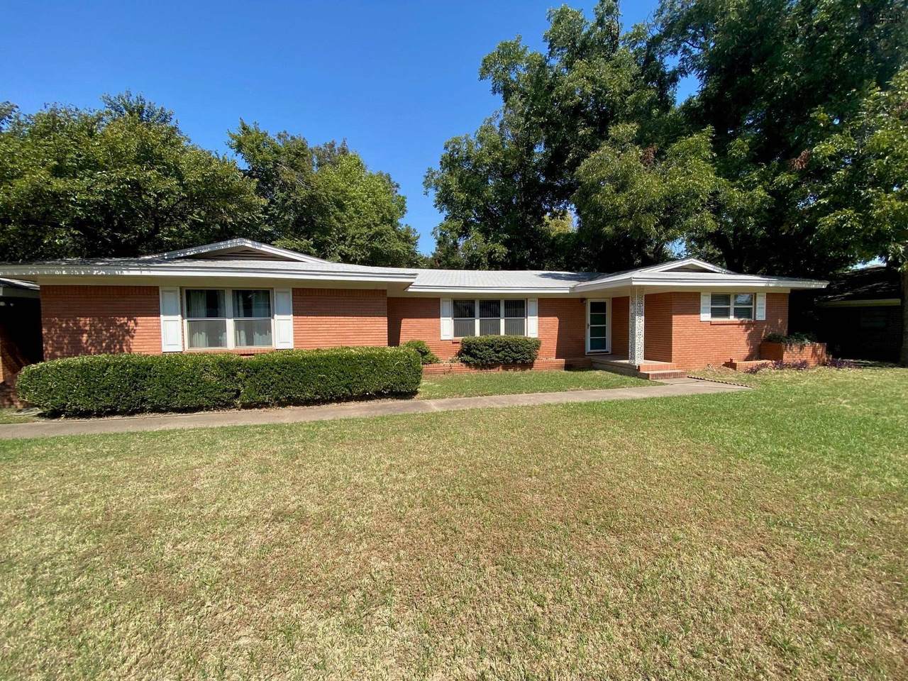 801 Sycamore Drive - Photo 1