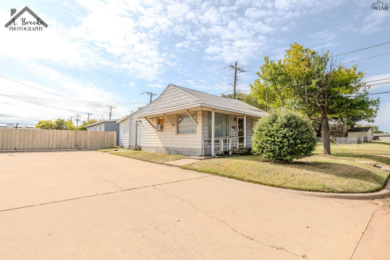 2705 Hampstead Lane - Photo 1