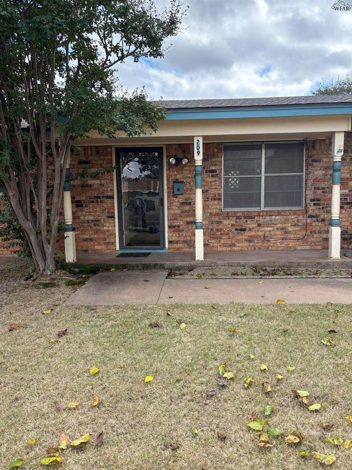 209 Glasgow Drive - Photo 1