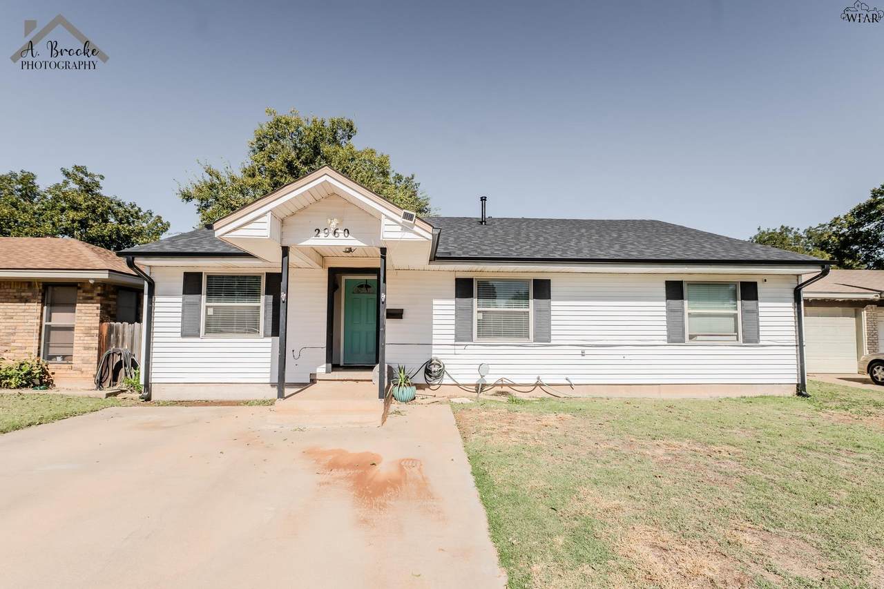 2960 Moffett Avenue - Photo 1