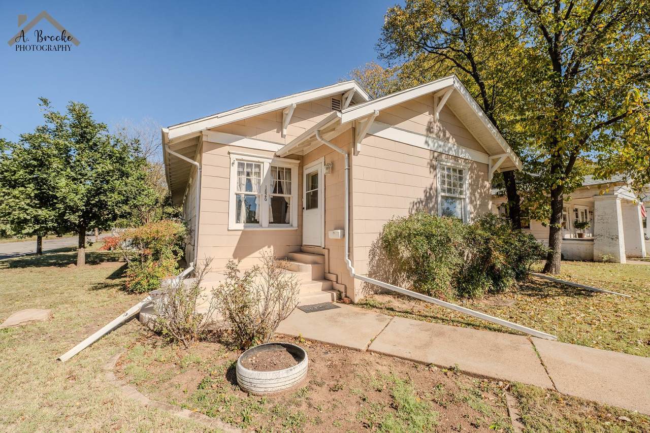 1826 Lucile Avenue - Photo 1