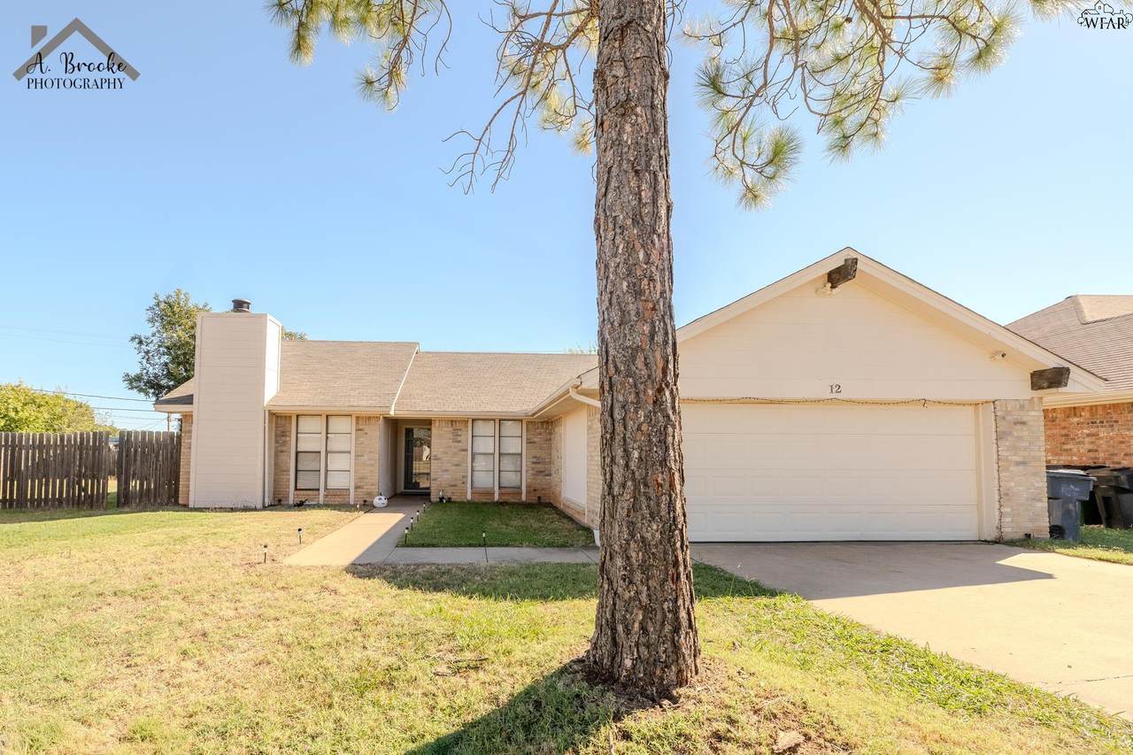 12 Colonial Drive - Photo 1