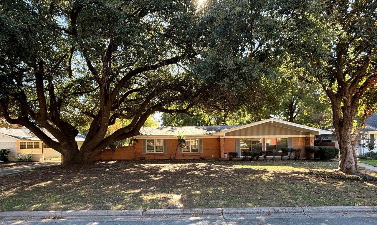 2627 Bretton Road - Photo 1