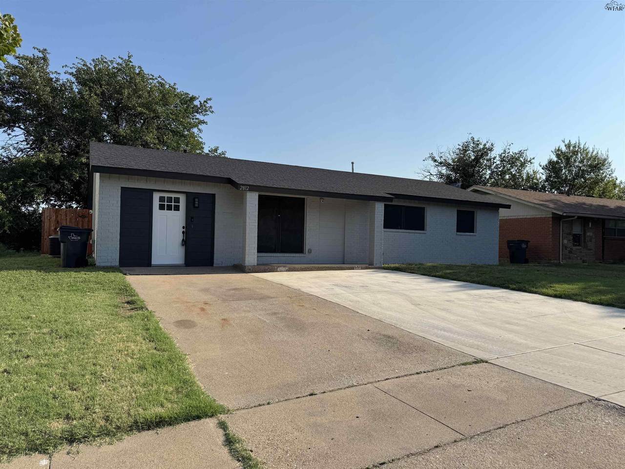 2812 Parkview Drive - Photo 1