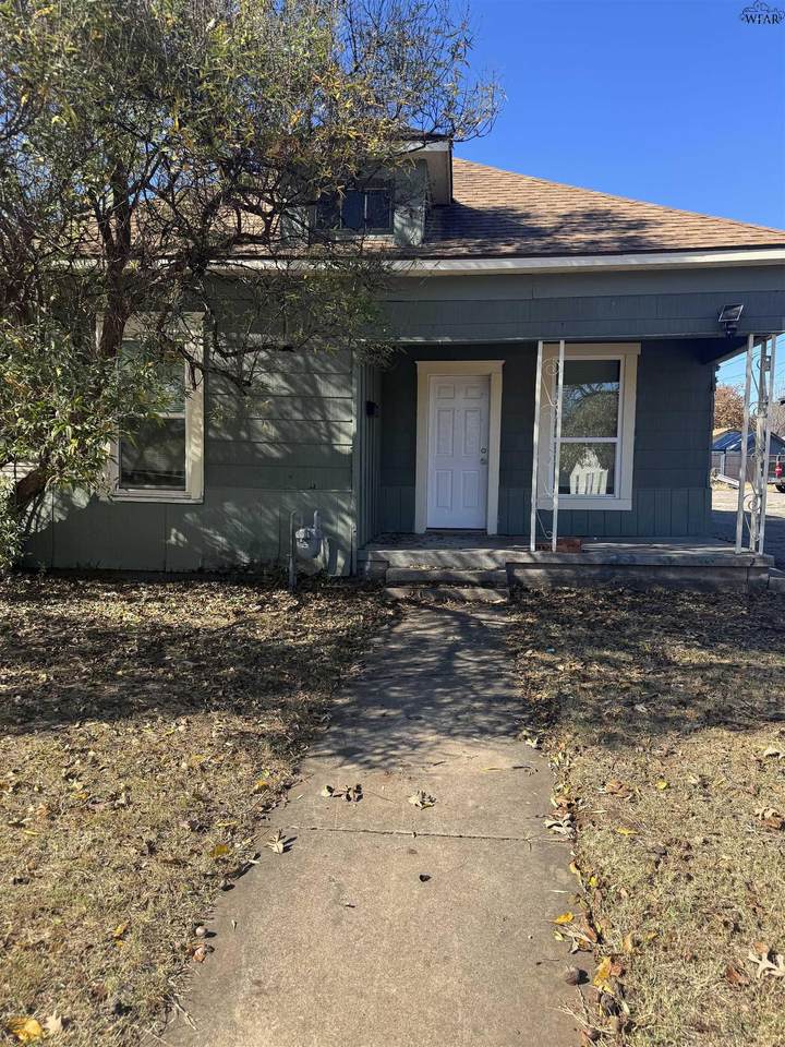 1904 Grant Street - Photo 1