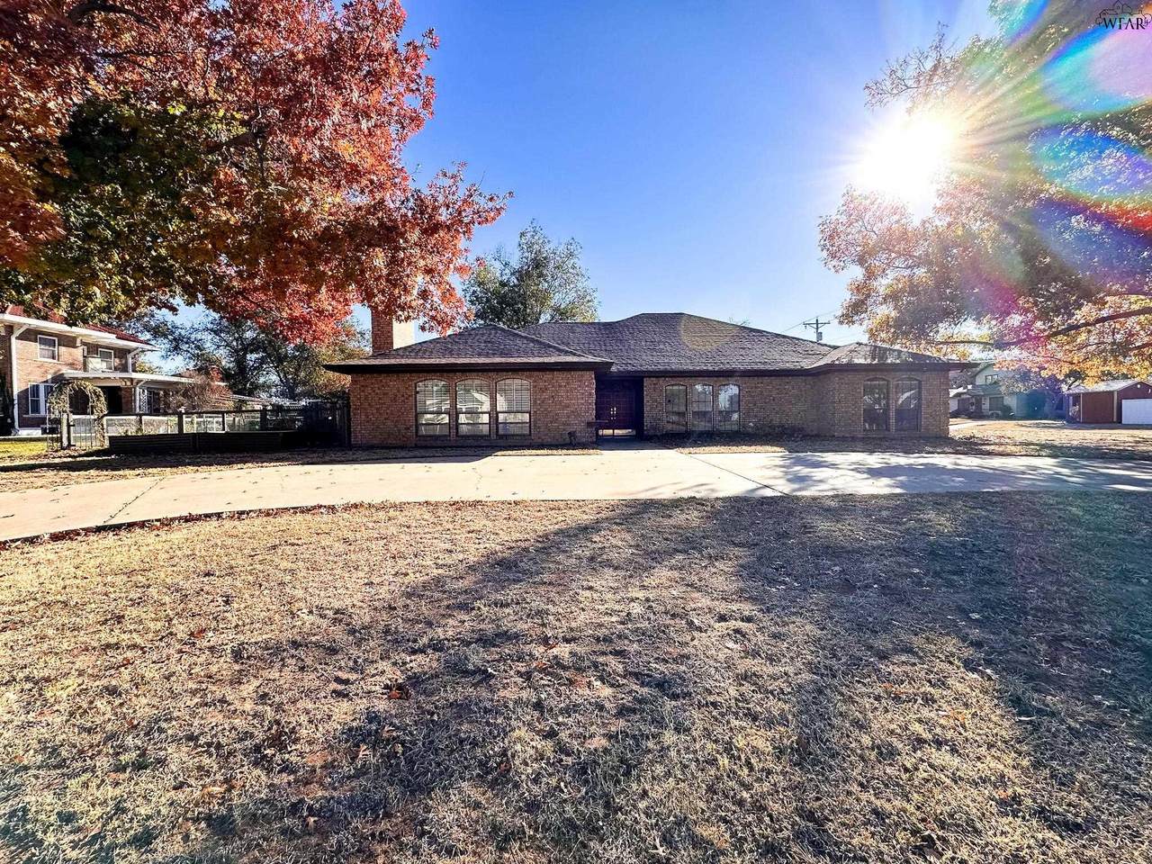 2427 Paradise Street - Photo 1