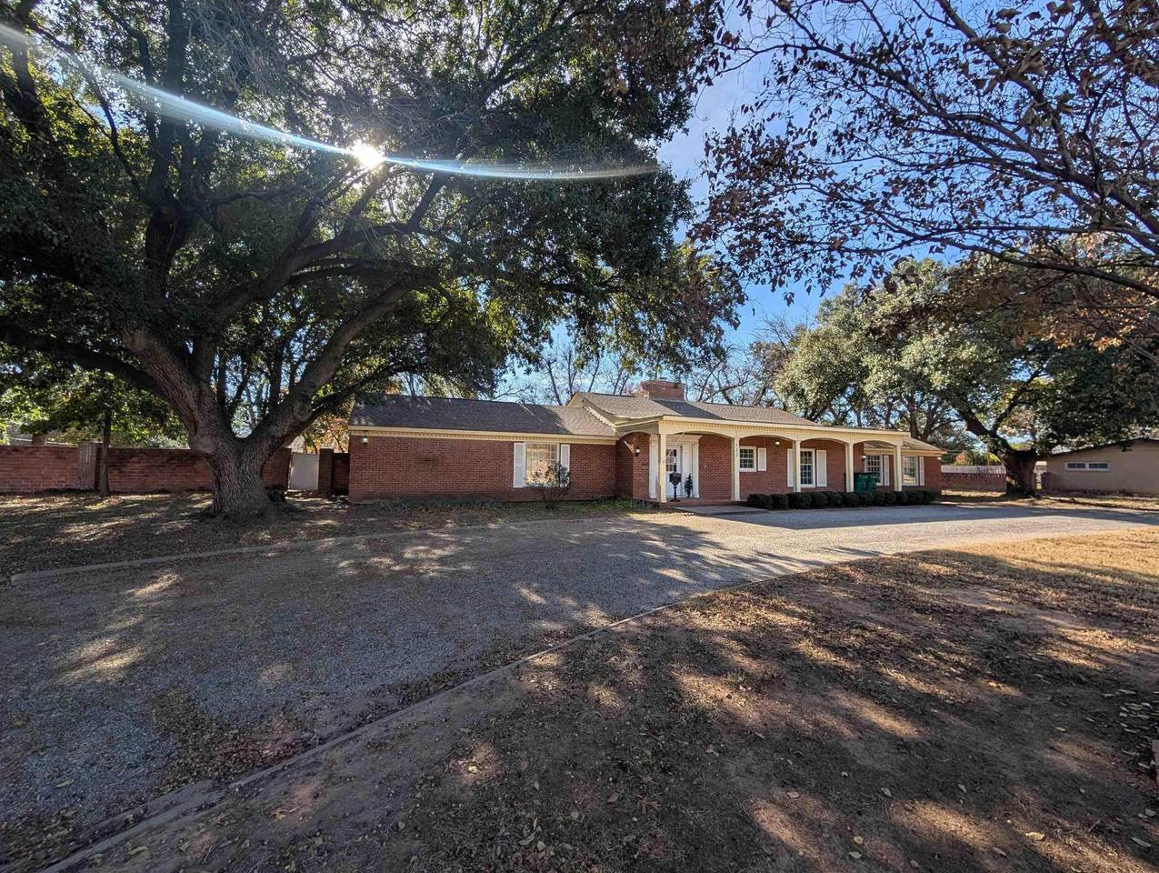 722 Sunset Drive - Photo 1