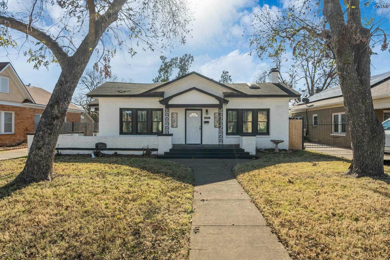 2011 Mcgregor Avenue - Photo 1