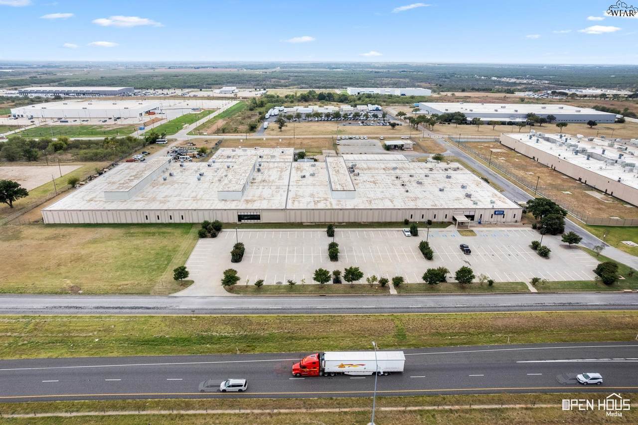 2813 Central Freeway - Photo 1