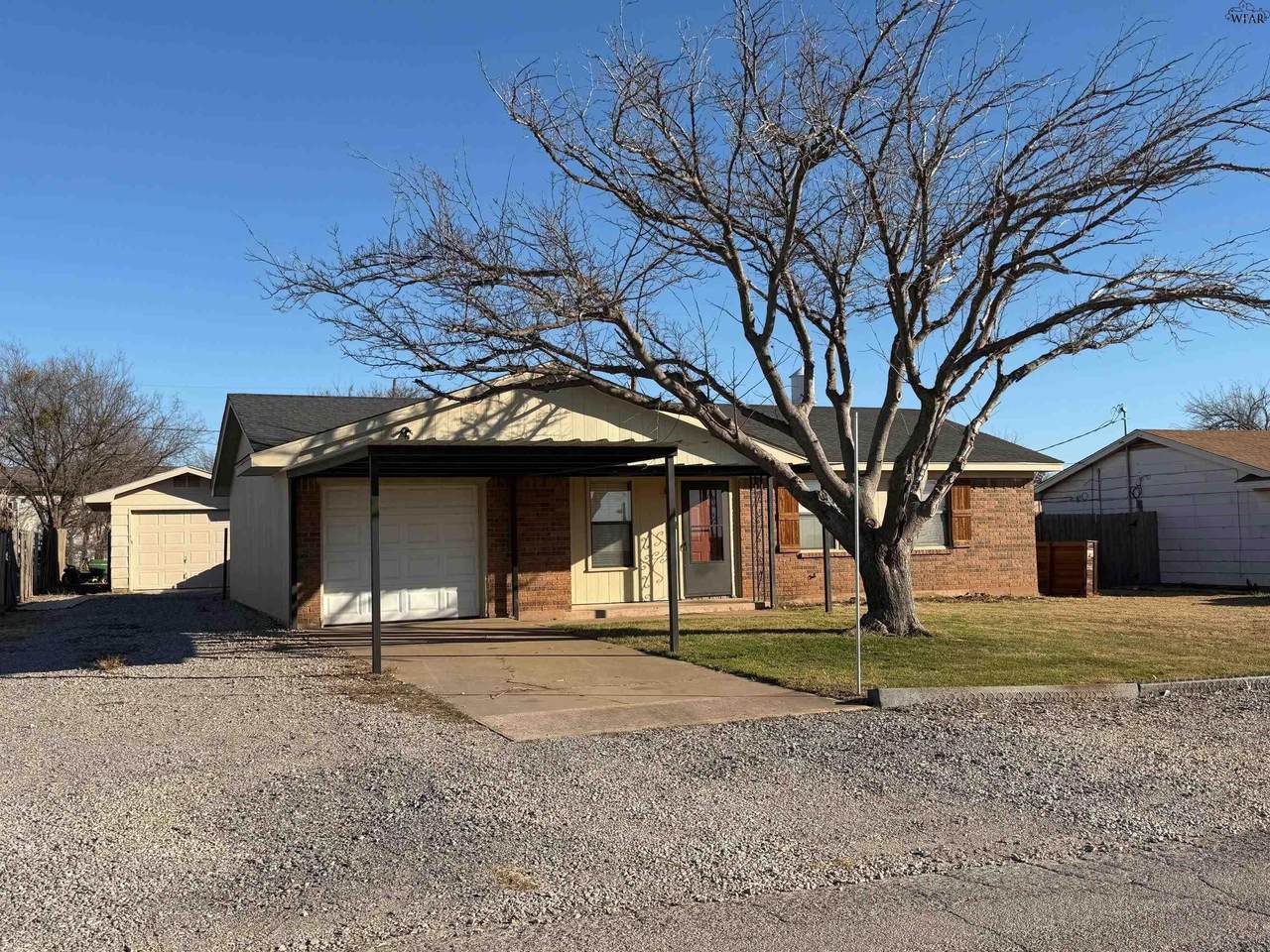 402 Poplar Street - Photo 1