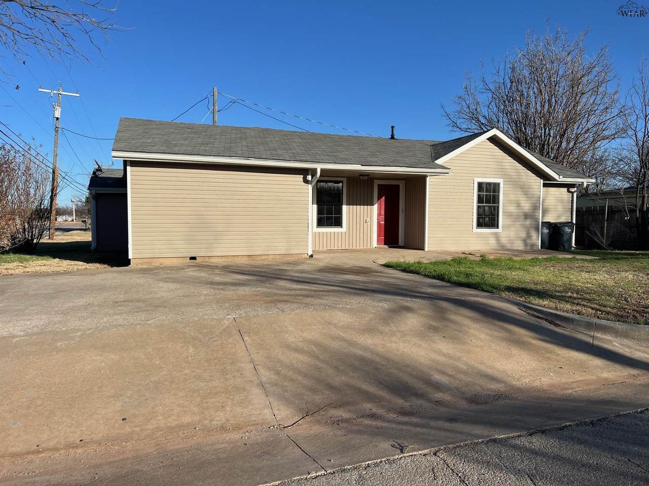 1035 Louise Lane - Photo 1
