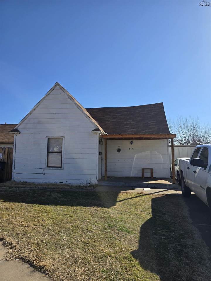 617 Sunset Drive - Photo 1