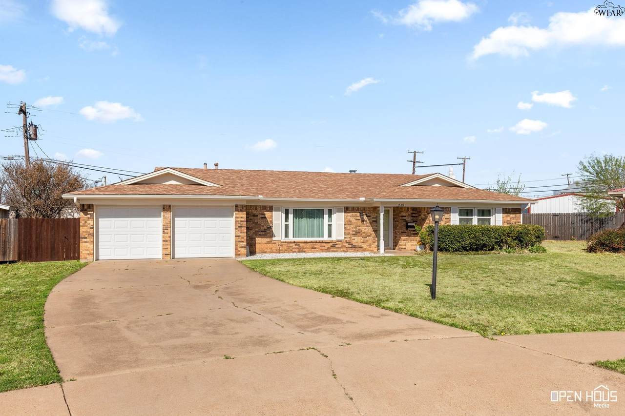 1518 Southwinds Drive - Photo 1