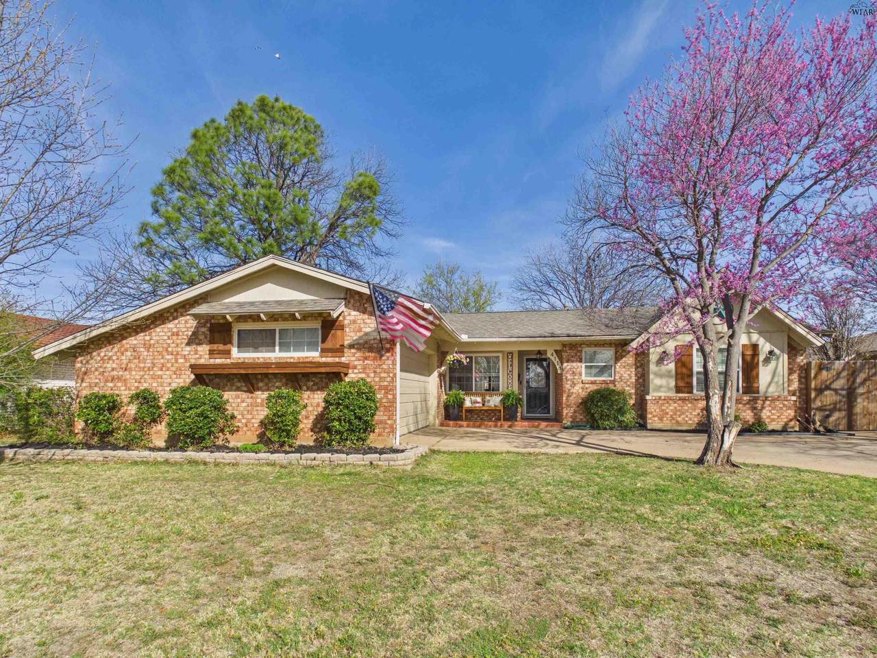 4118 Kingsbury Drive - Photo 1