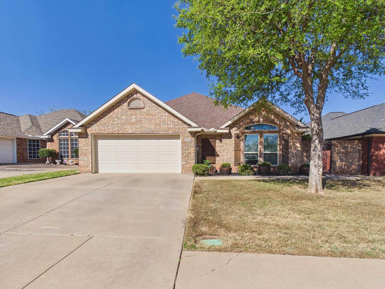 2006 Windmill Lake Avenue - Photo 1