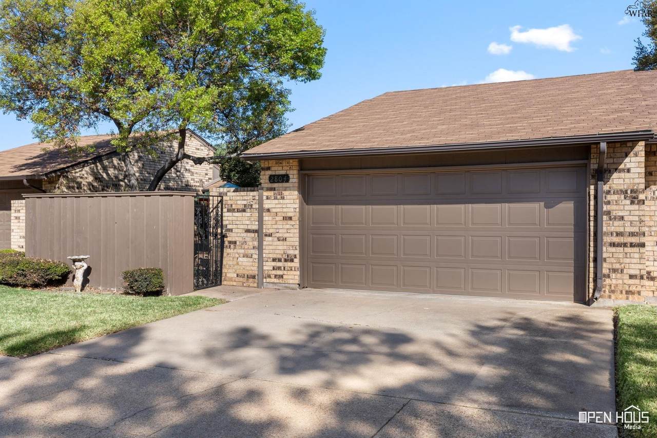 2804 Happy Hollow Drive - Photo 1