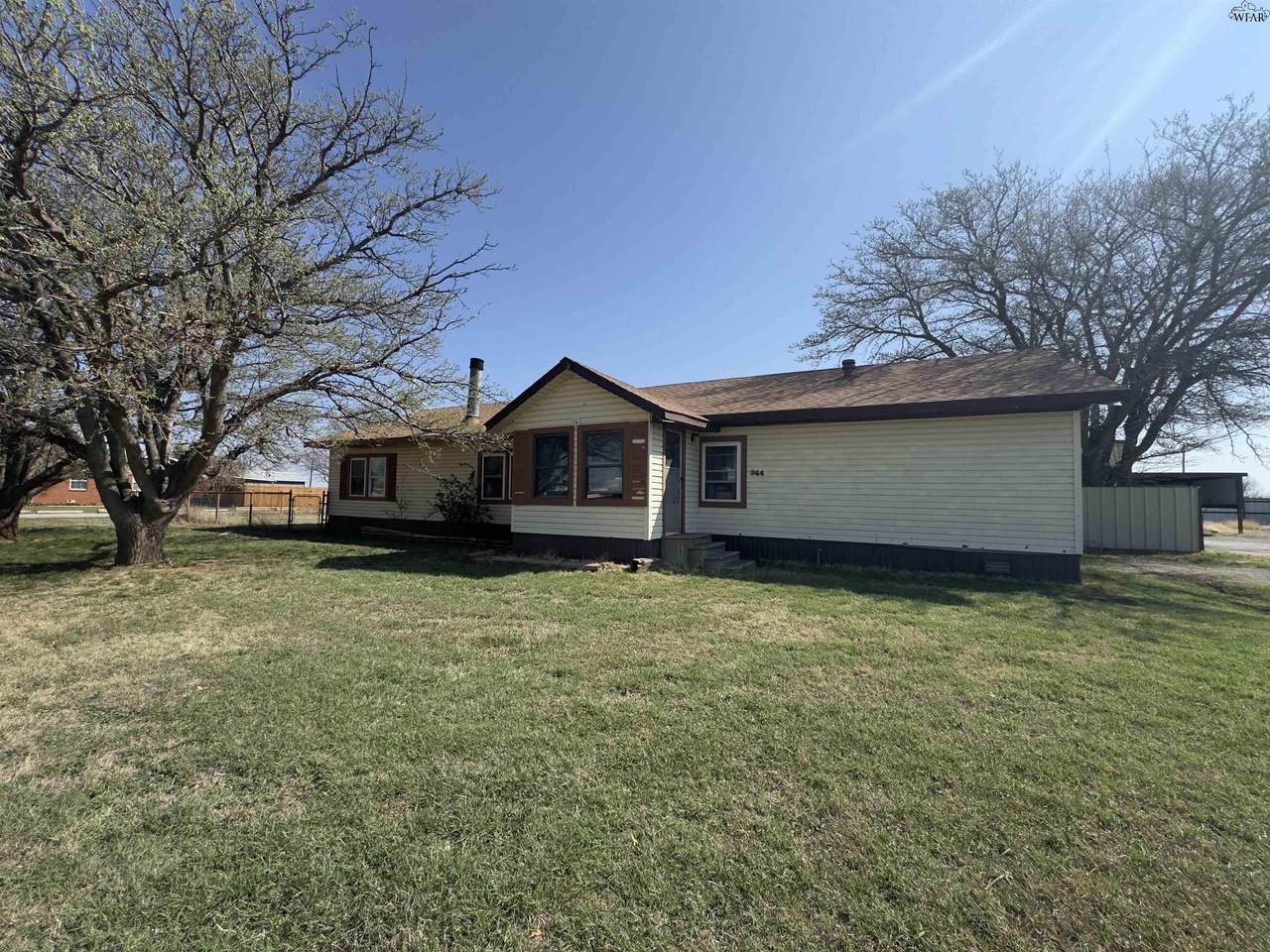 944 Waggoner Street - Photo 1