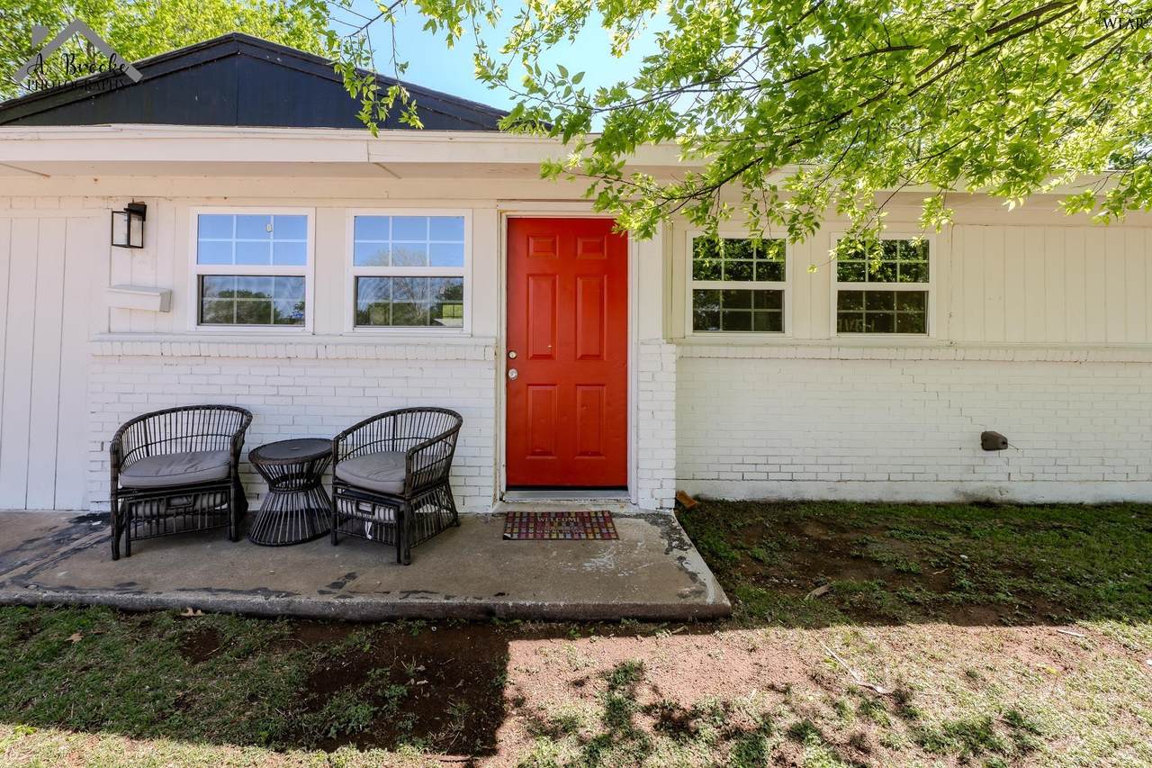 1421 Newhaven Road - Photo 1