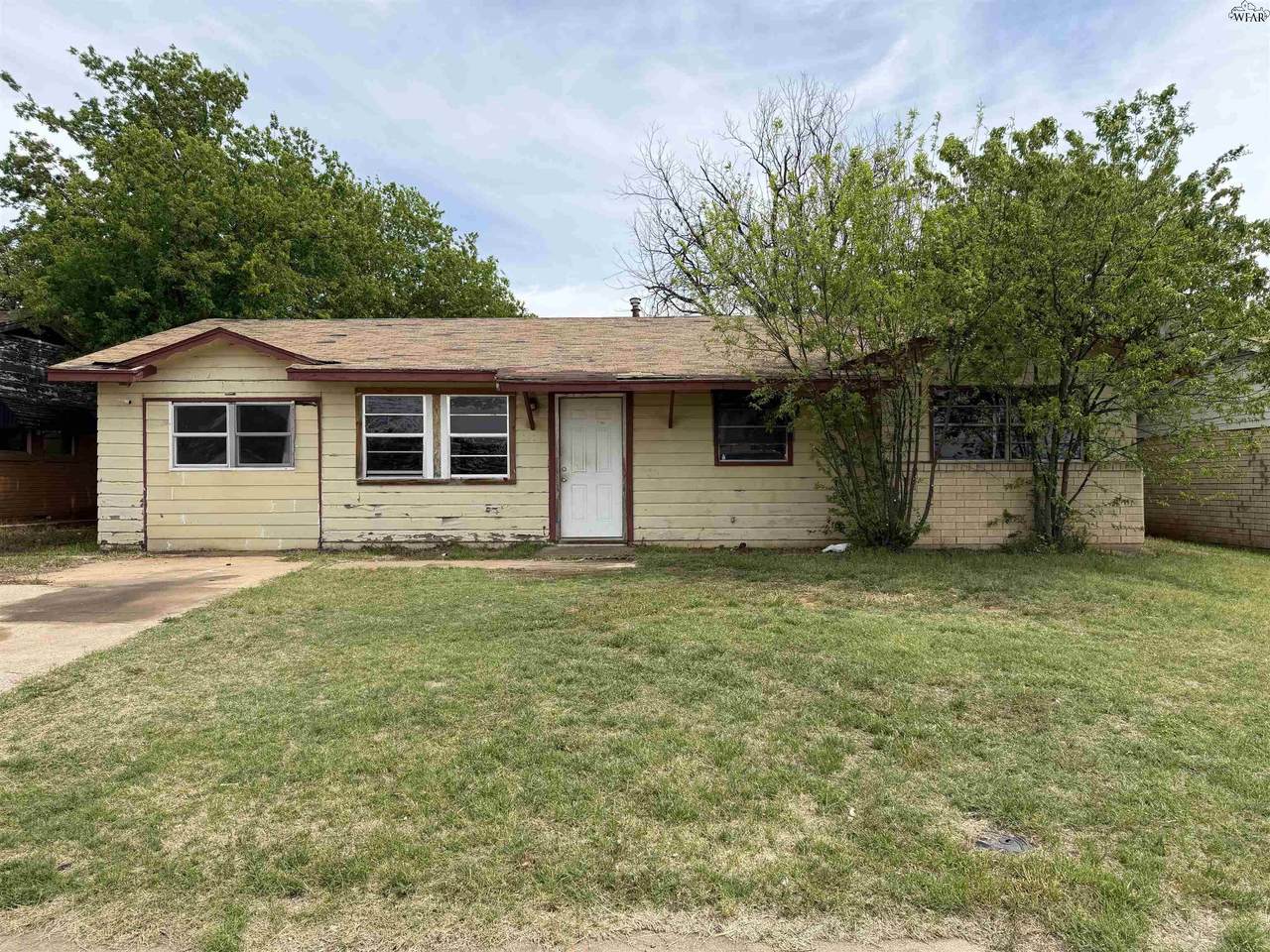1513 Central Freeway - Photo 1