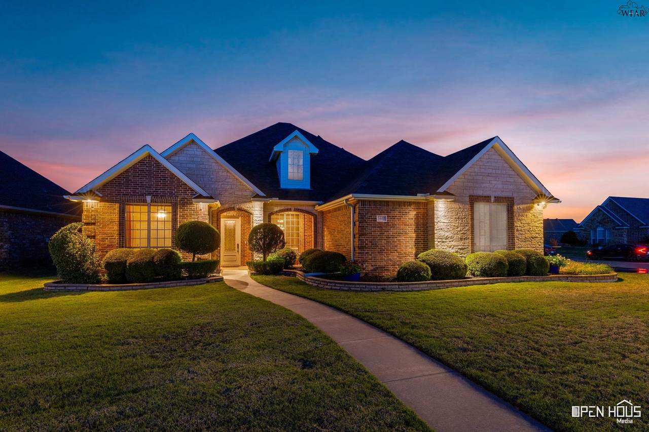 3407 Oxford Lane - Photo 1