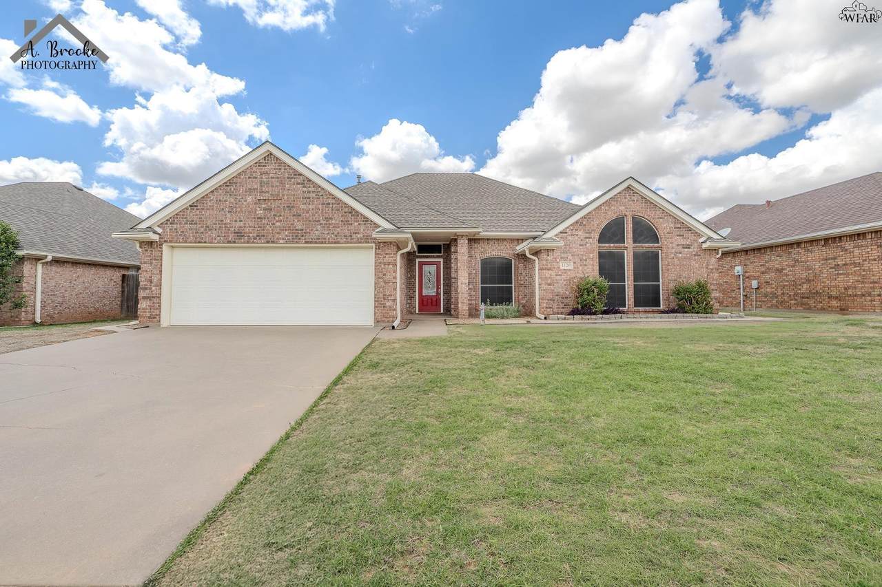 1120 Regency Drive - Photo 1