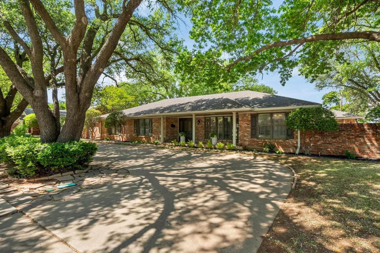 2431 Brentwood Drive - Photo 1