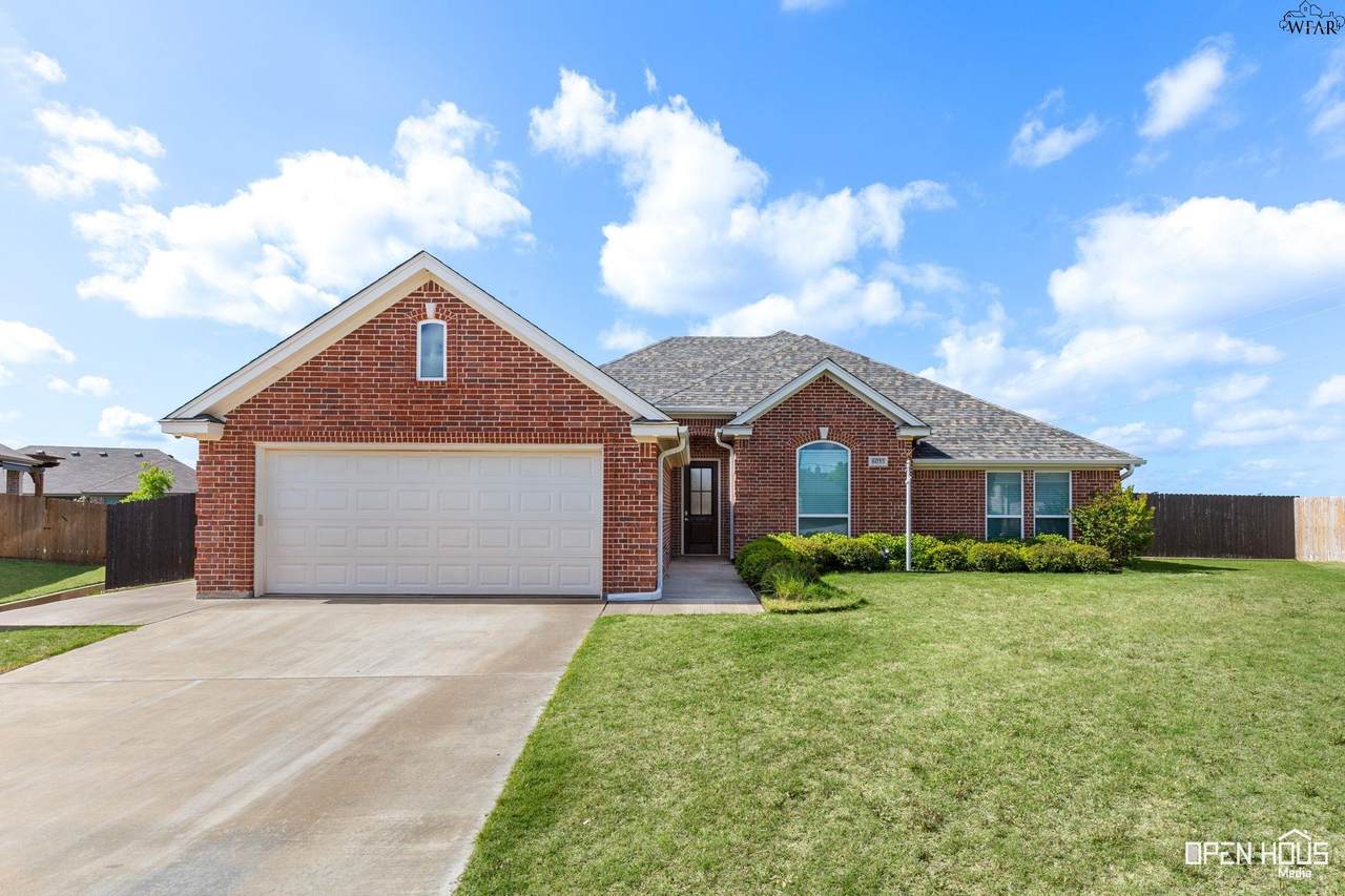 6035 Oakmont Drive - Photo 1