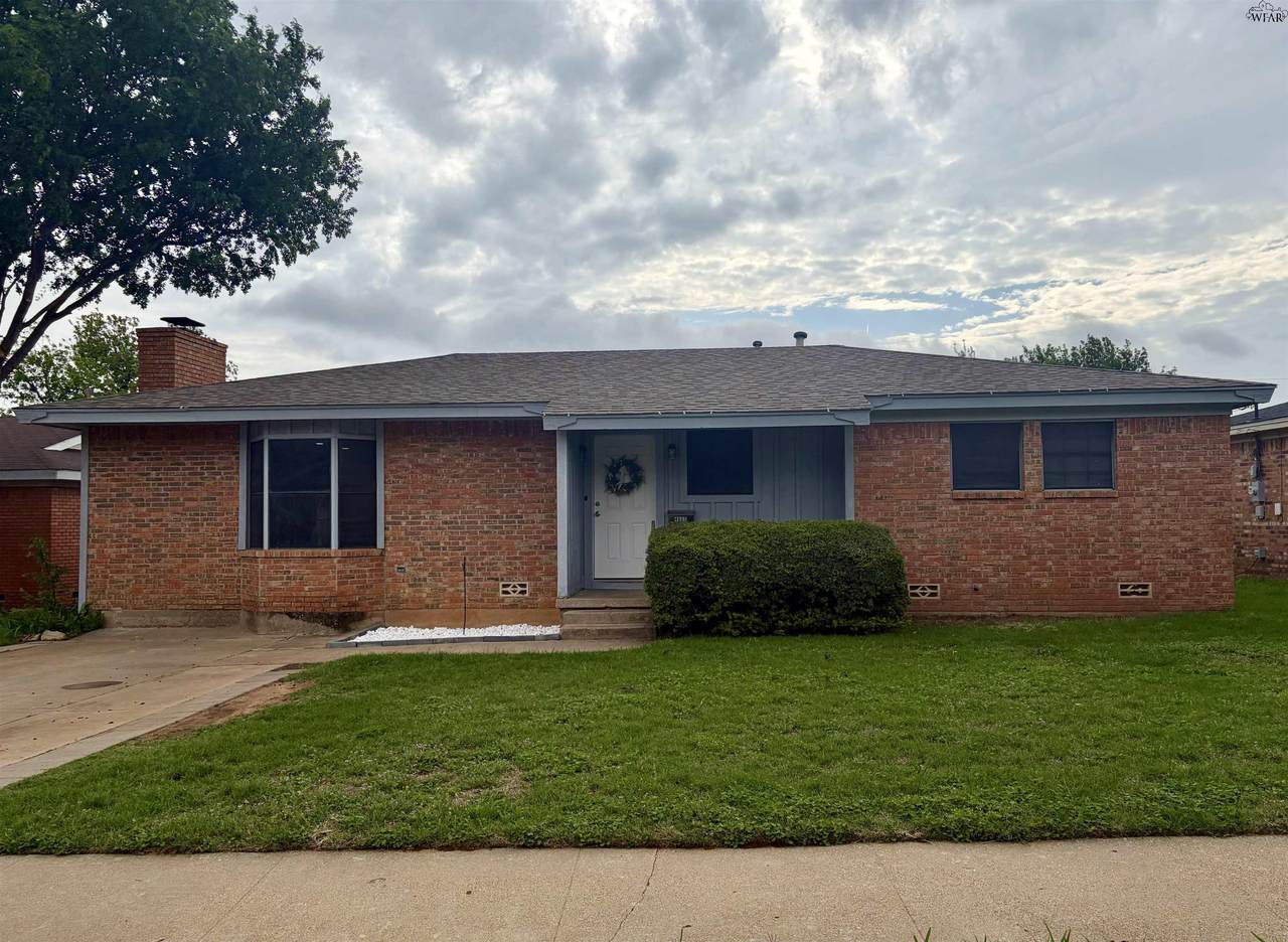 4665 Mistletoe Drive - Photo 1
