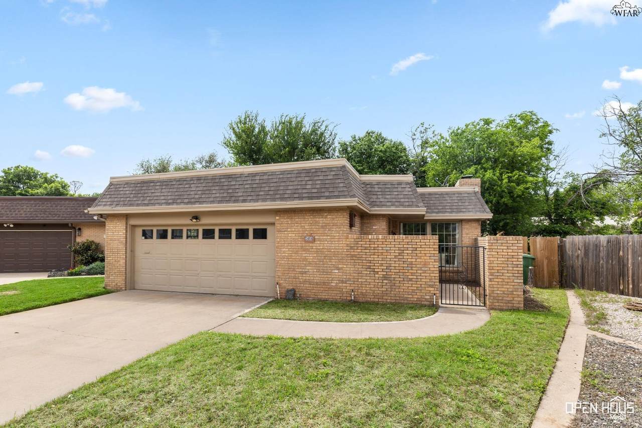2414 Lou Lane - Photo 1