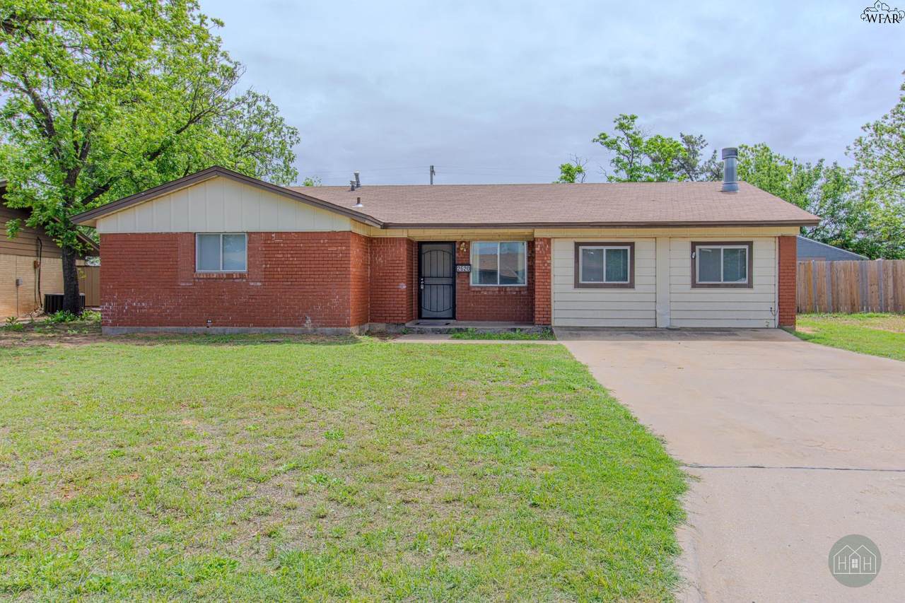 2620 Crescent Drive - Photo 1