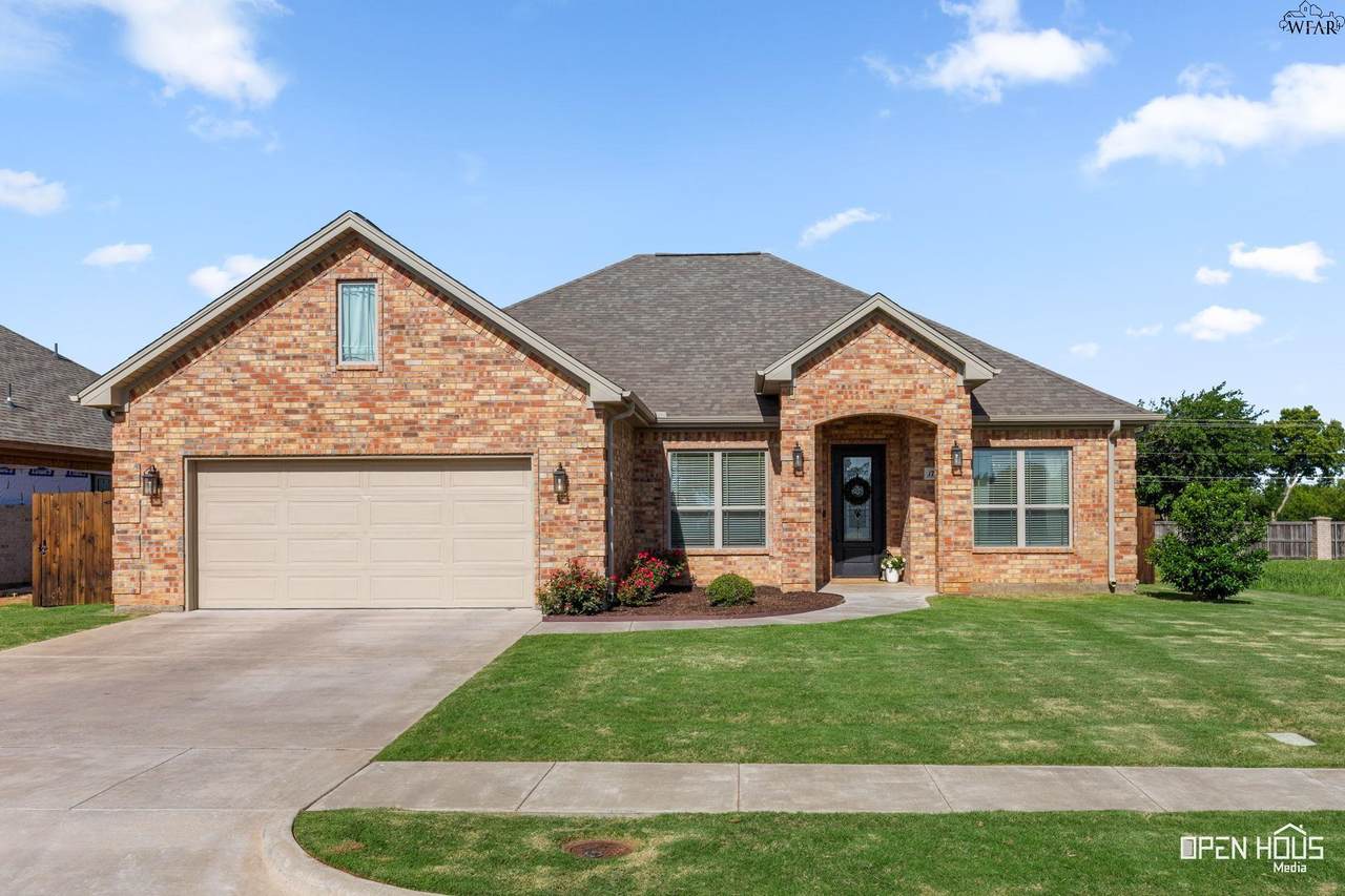 1752 Eagle Ridge Circle - Photo 1