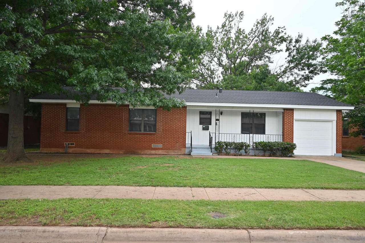 5040 Lindale Drive - Photo 1