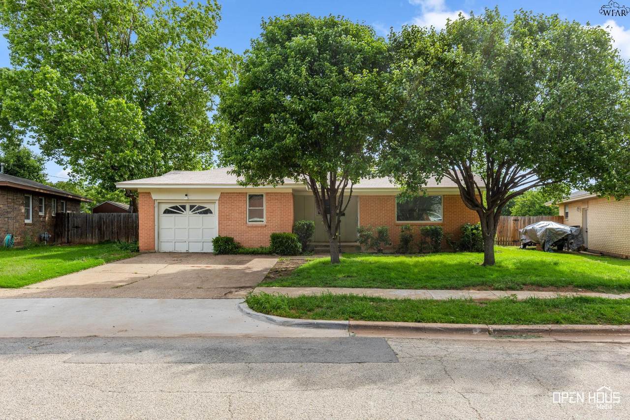 4661 Woodlawn Drive - Photo 1