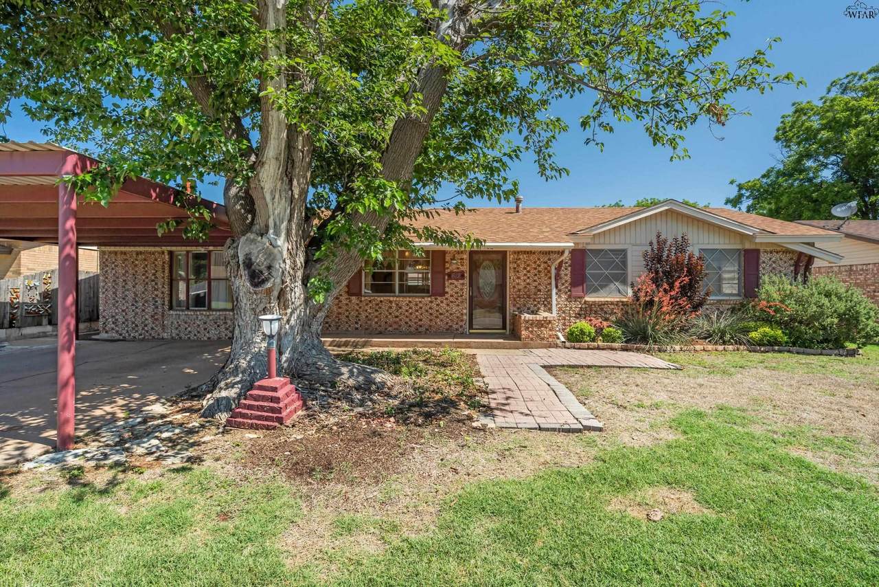612 Rebecca Avenue - Photo 1