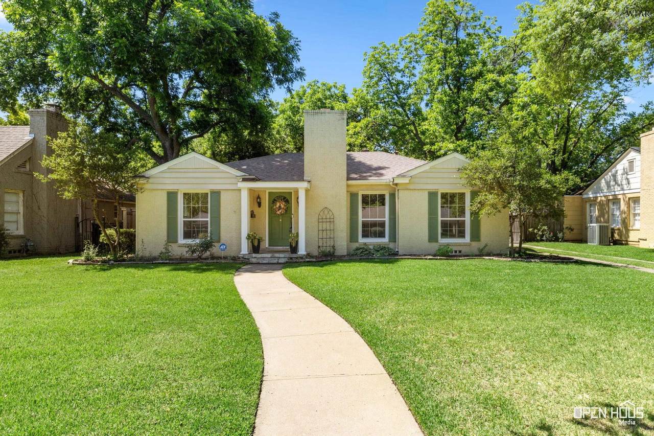 2403 Cambridge Avenue - Photo 1