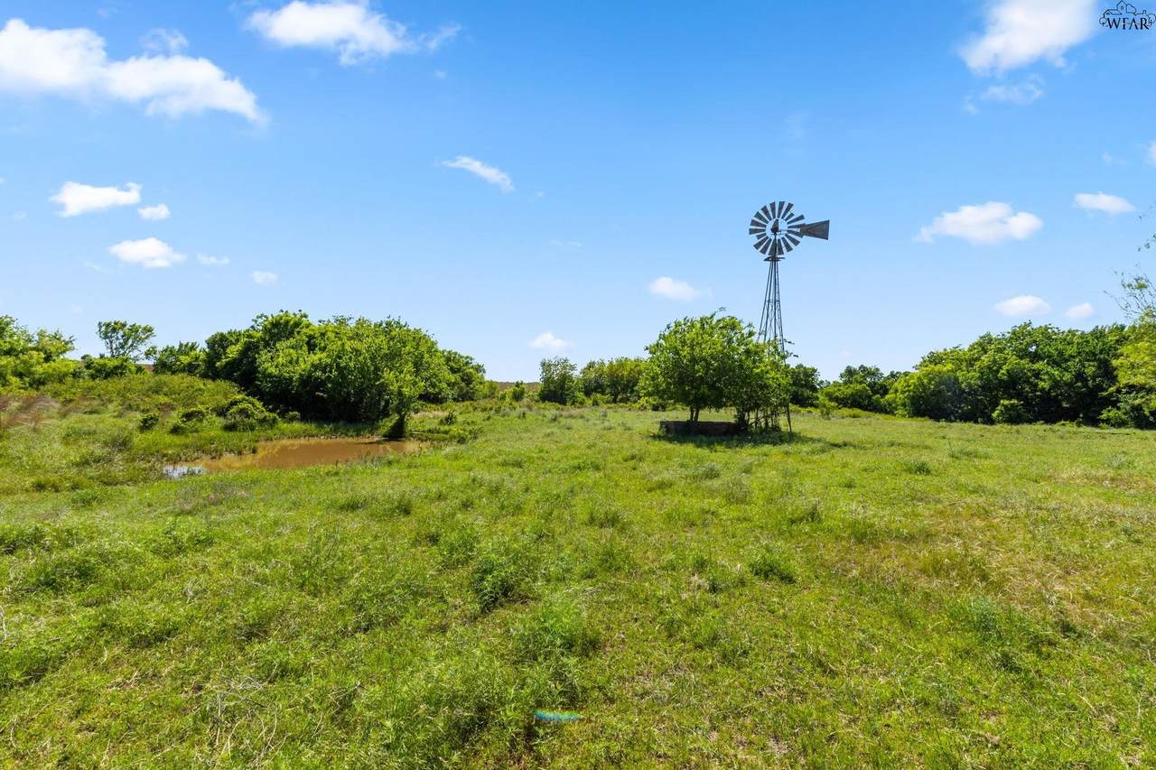 623.3 acres Hwy 81 - Photo 1